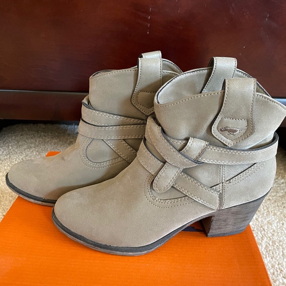 Booties - Picture 2 of 4